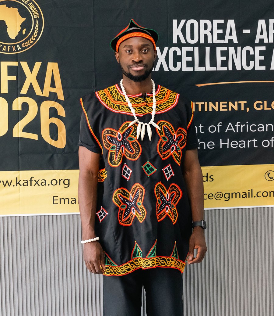 Achu Muamaah in traditional Cameroonian attire at the Korea-Africa Excellence Awards